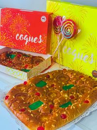 COCA DE SAN JUAN GRANDE Y PEQUEÑA, CON PIRULETAS