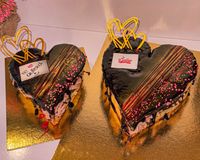 HOJALDRE DE TRUFA CON CHOCOLATE CAIDO, CON FORMA DE CORAZ&Oacute;N