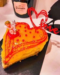 TARTA DE CREMA Y YEMA QUEMADA, CON FORMA DE CORAZÓN